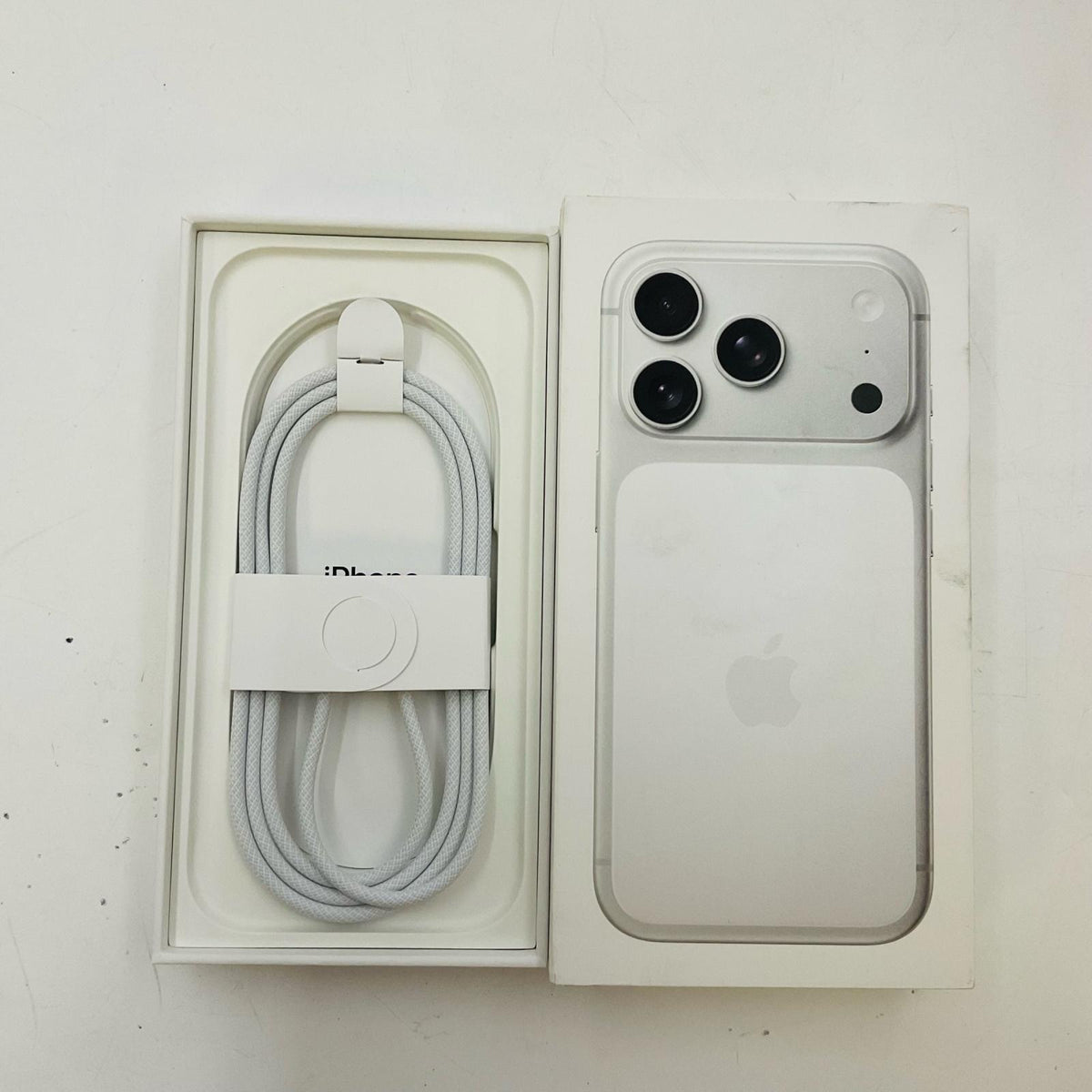 【全額返金保証】【最速発送】Apple iPhone iPhone 17 Pro 256GB シルバー SIMフリー 白ロム 超美品 動作確認済 92%
