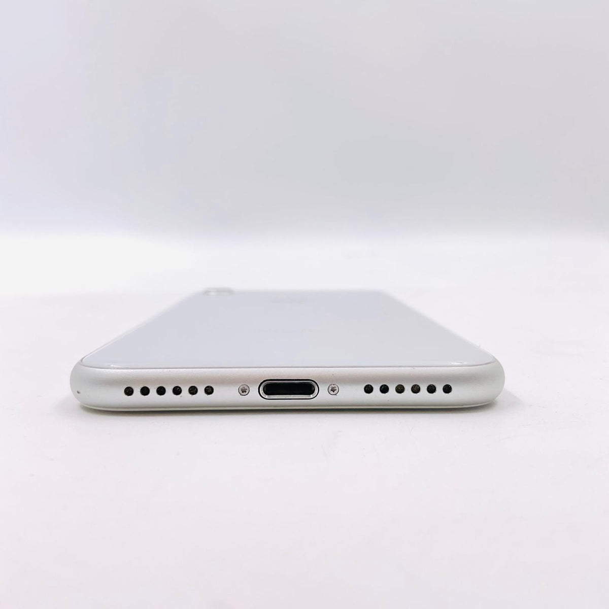 【全額返金保証】【最速発送】Apple iPhone iPhone 8 64GB シルバー Softbank SIMフリー 白ロム 美品 動作確認済 86%