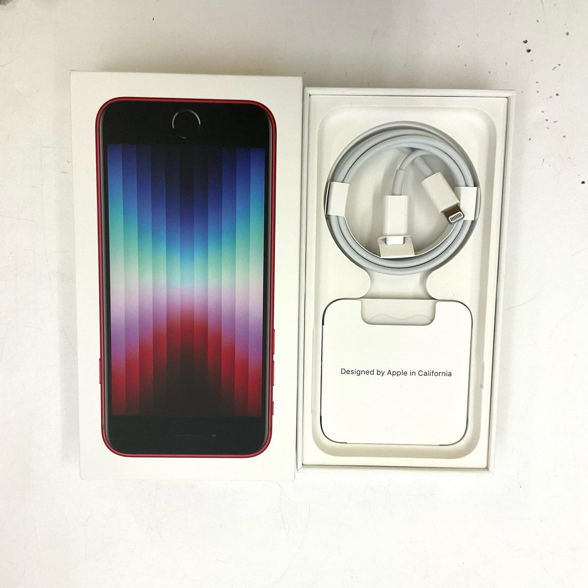 【全額返金保証】【最速発送】Apple iPhone iPhone SE (3rd generation) 64GB (PRODUCT)RED docomo 白ロム 動作確認済 81%