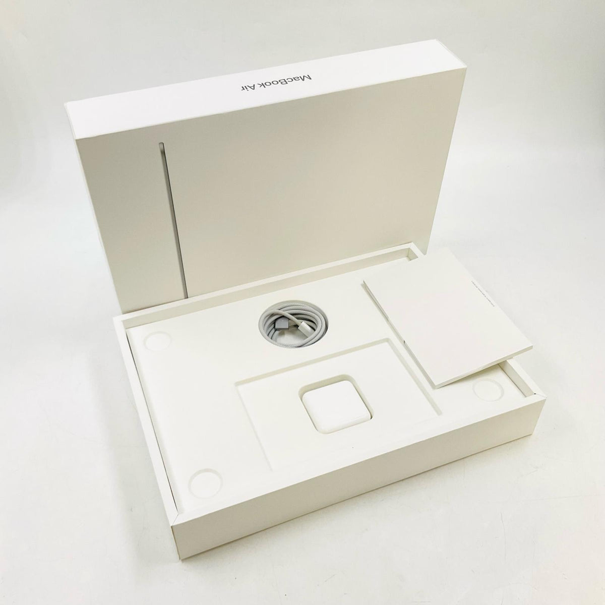 【全額返金保証】【最速発送】Apple MacBook Air 13インチ 2024 Apple M3 16GB SSD 512GB スペースグレイ 100% 美品 動作確認済