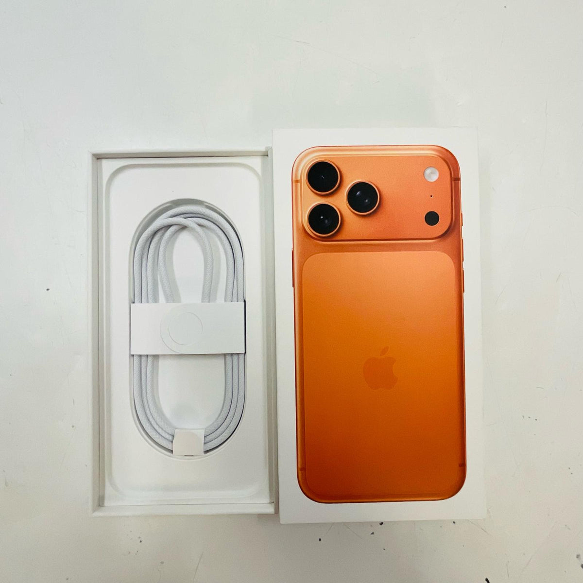 【全額返金保証】【最速発送】Apple iPhone iPhone 17 Pro Max 2TB Cosmic Orange SIMフリー 白ロム 美品 動作確認済 98%