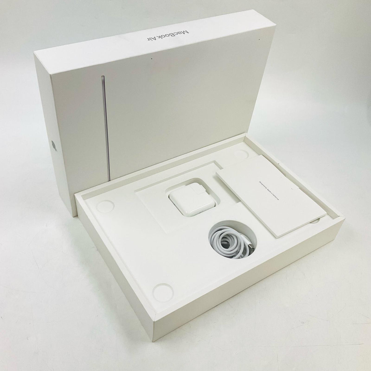 【全額返金保証】【最速発送】Apple MacBook Air 13インチ 2025 Apple M4 16GB 256GB シルバー 100% 美品 動作確認済