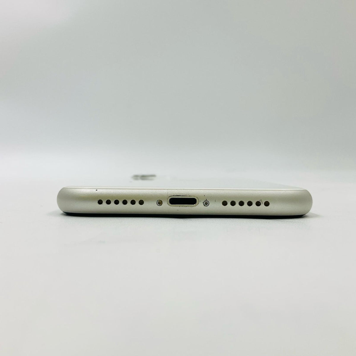 【全額返金保証】【最速発送】Apple iPhone iPhone 11 128GB ホワイト SIMフリー 白ロム 動作確認済 76%