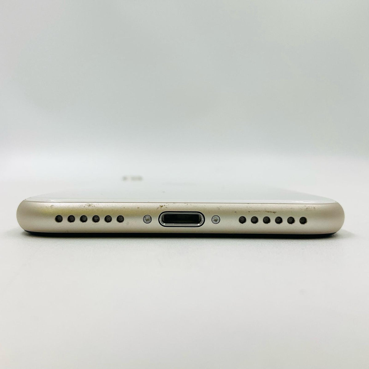 【全額返金保証】【最速発送】Apple iPhone SE(第3世代) 64GB Softbank SIMフリー 白ロム 動作確認済 97%