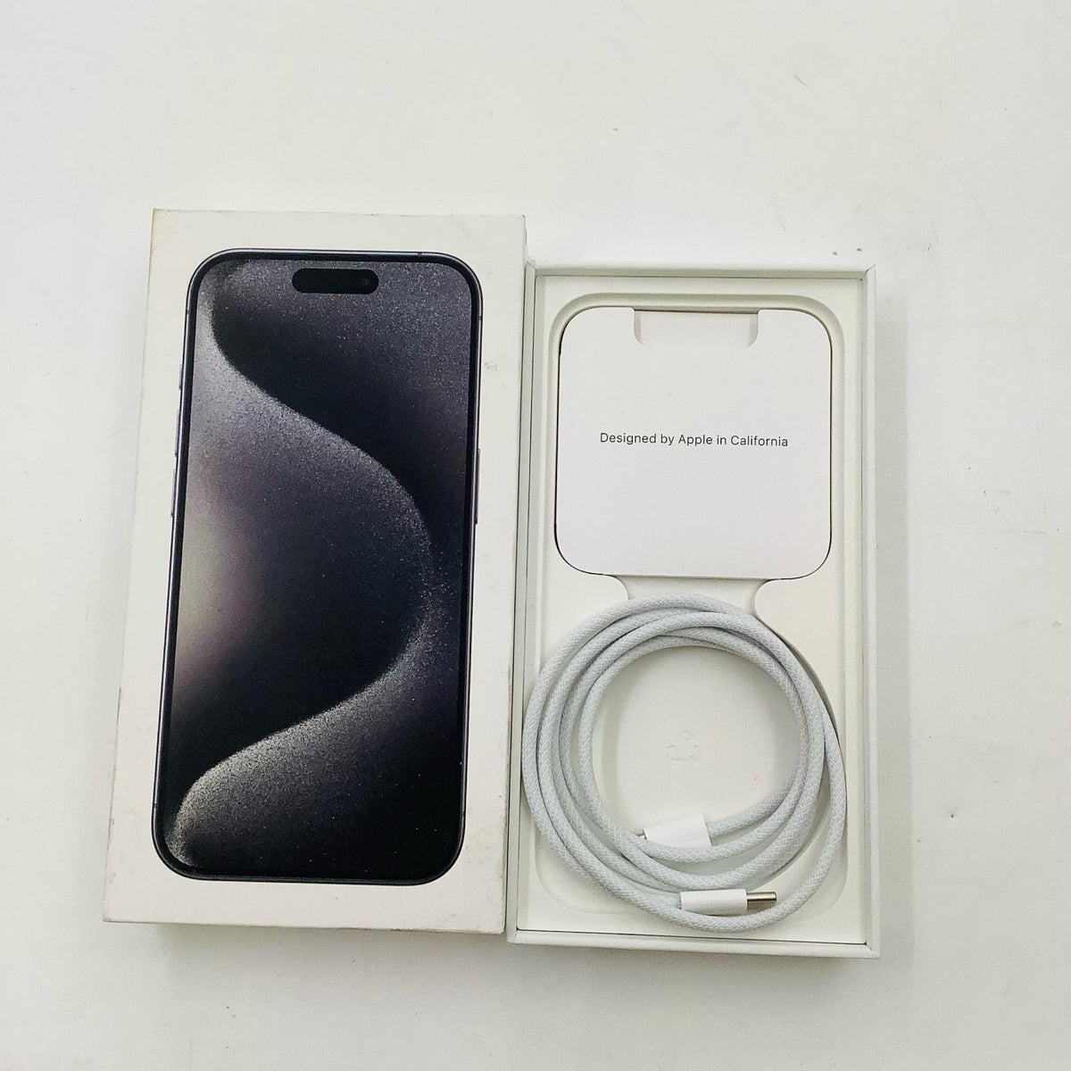 【全額返金保証】【最速発送】Apple iPhone iPhone 15 Pro 128GB ブラックチタニウム SIMフリー 白ロム 美品 動作確認済 84%