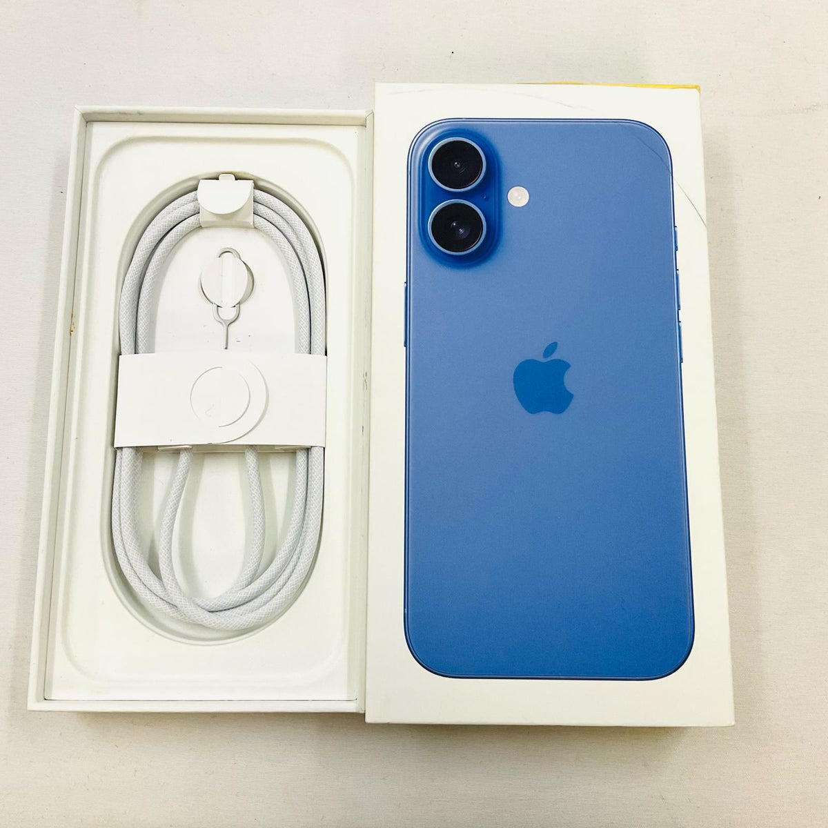 【全額返金保証】【最速発送】Apple iPhone iPhone 16 128GB ウルトラマリン au SIMフリー 白ロム 超美品 動作確認済 100%