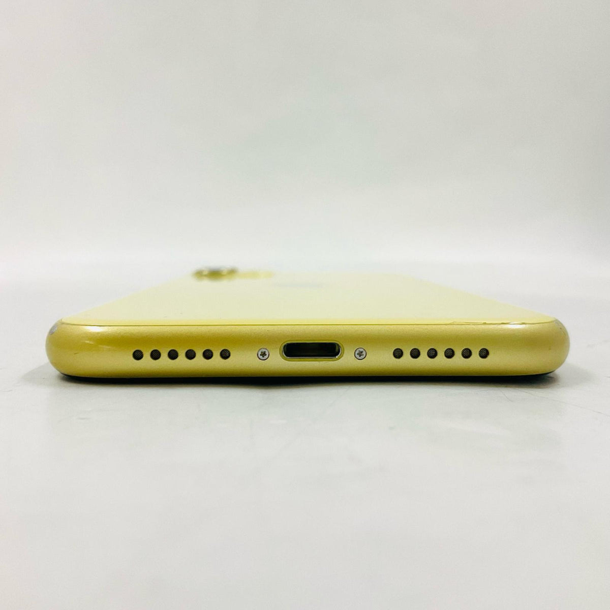 【最速発送】Apple iPhone iPhone 11 64GB イエロー docomo 白ロム【難有】 80%