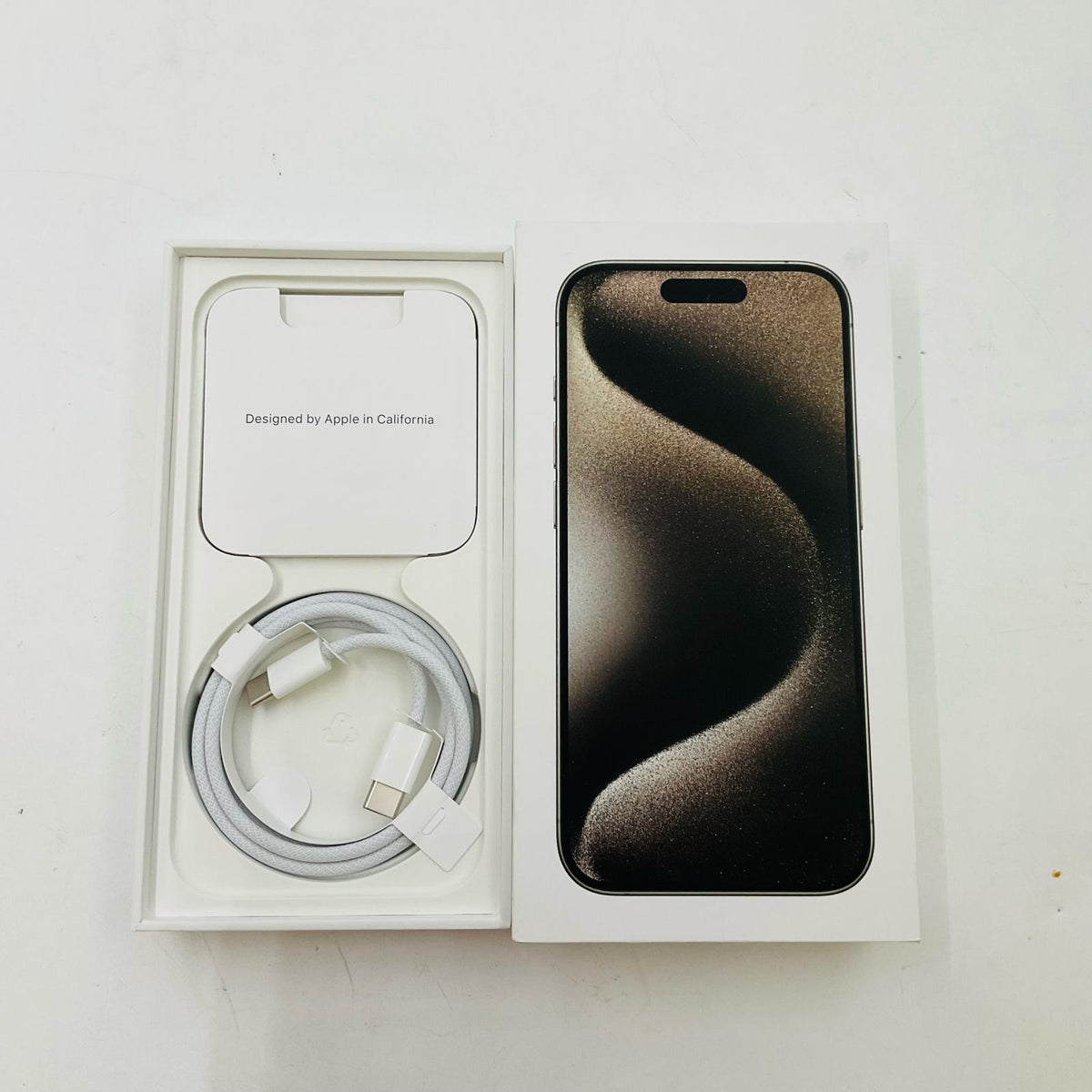 【全額返金保証】【最速発送】Apple iPhone iPhone 15 Pro 256GB ナチュラルチタニウム SIMフリー 白ロム 美品 動作確認済 89%