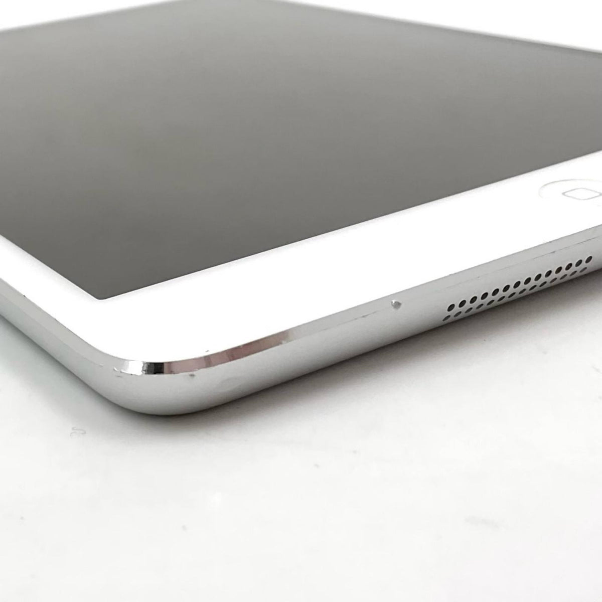 【全額返金保証】【最速発送】Apple iPad mini 7.9インチ 第2世代 32GB シルバー Wi-Fi 動作確認済