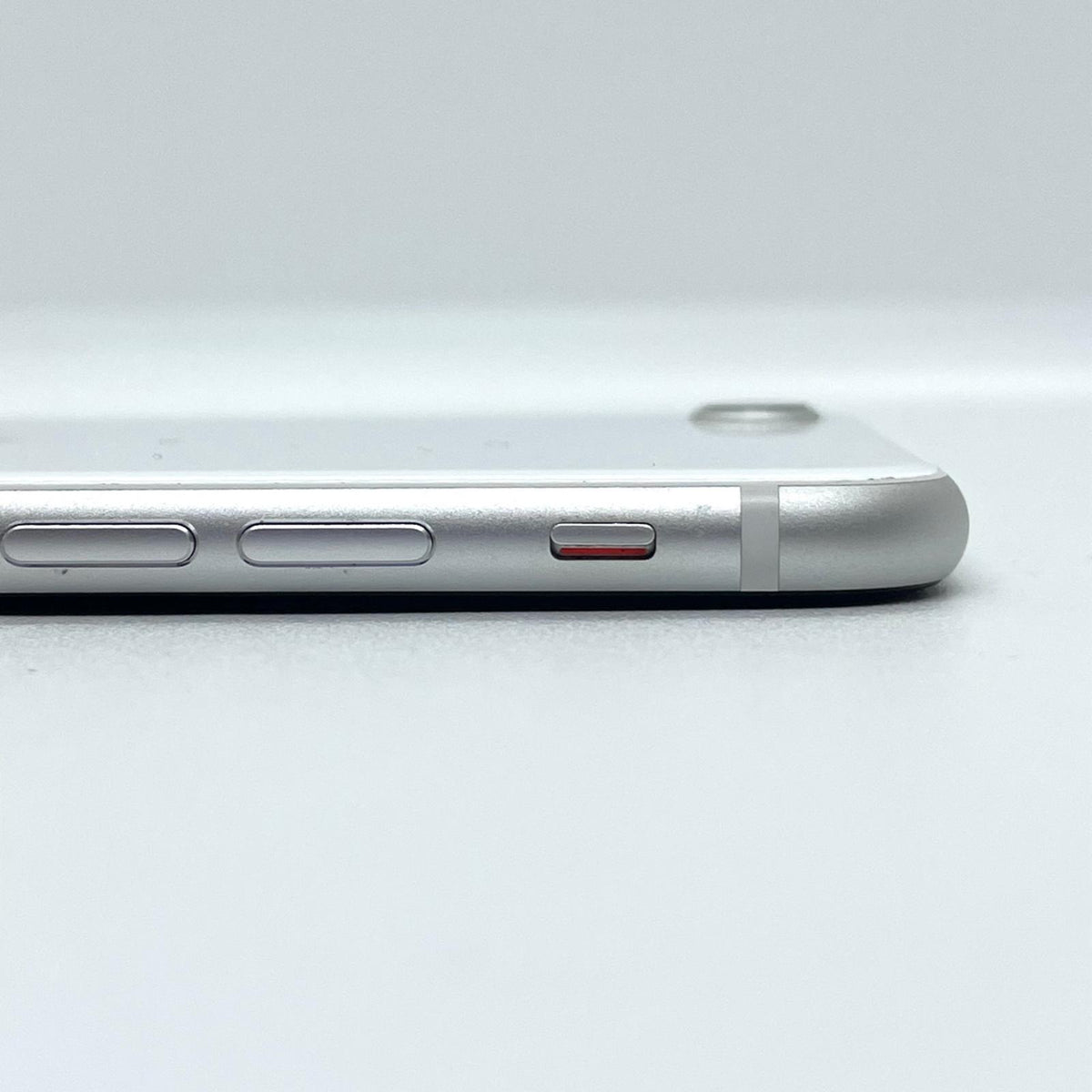 【全額返金保証】【最速発送】Apple iPhone iPhone SE(第2世代) 64GB ホワイト au 白ロム 美品 動作確認済 84%