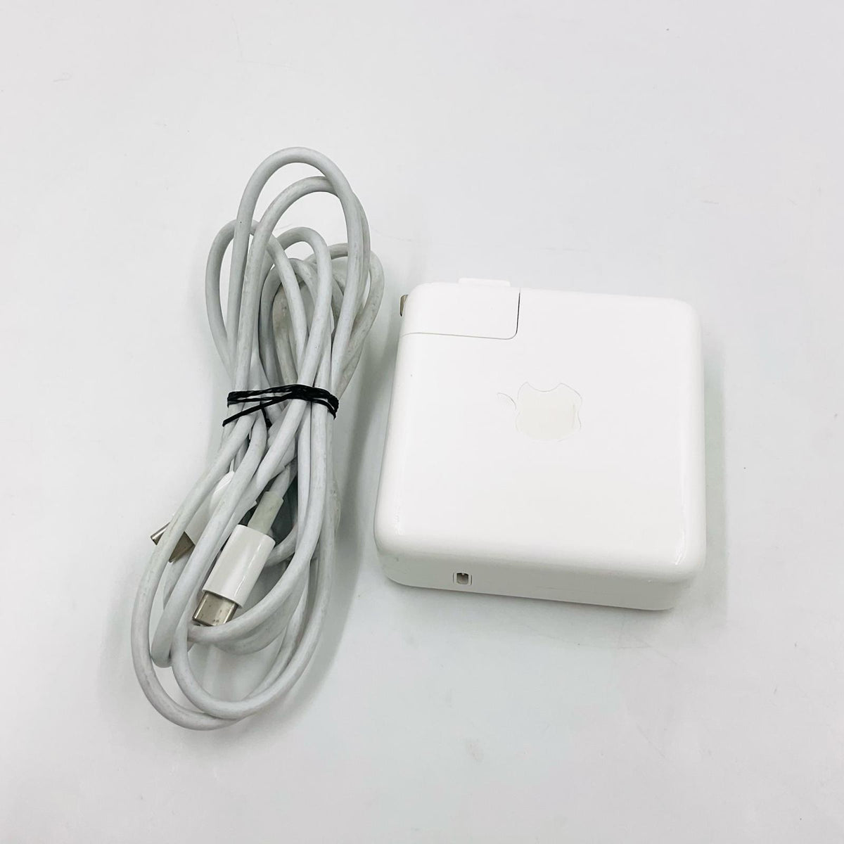 【全額返金保証】【最速発送】Apple MacBook Pro 13.3インチ 2020 Apple M1 8GB SSD 256GB スペースグレイ 95% 美品 動作確認済