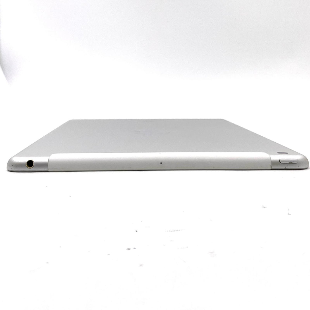 【全額返金保証】【最速発送】Apple iPad iPad 第5世代 32GB シルバー WiFi+Cellular docomo 白ロム 動作確認済