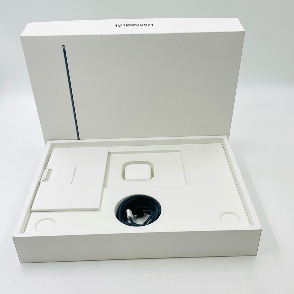 【全額返金保証】【最速発送】Apple MacBook Air 13.6インチ 2026 Apple M5 16GB SSD 512GB ミッドナイト 100% 美品 動作確認済
