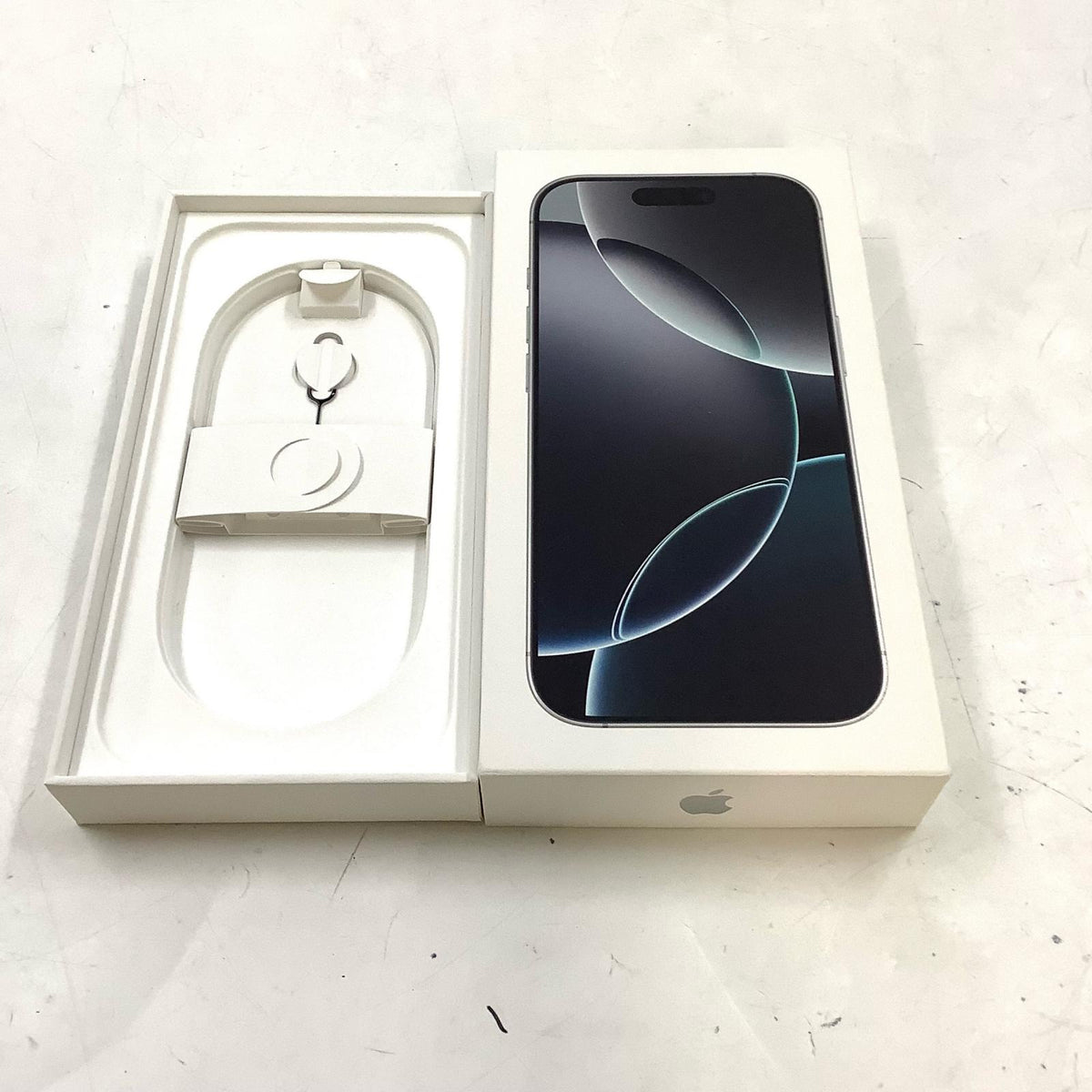 【全額返金保証】【最速発送】Apple iPhone iPhone 16 Pro 128GB ホワイトチタニウム SIMフリー 美品 動作確認済 90%