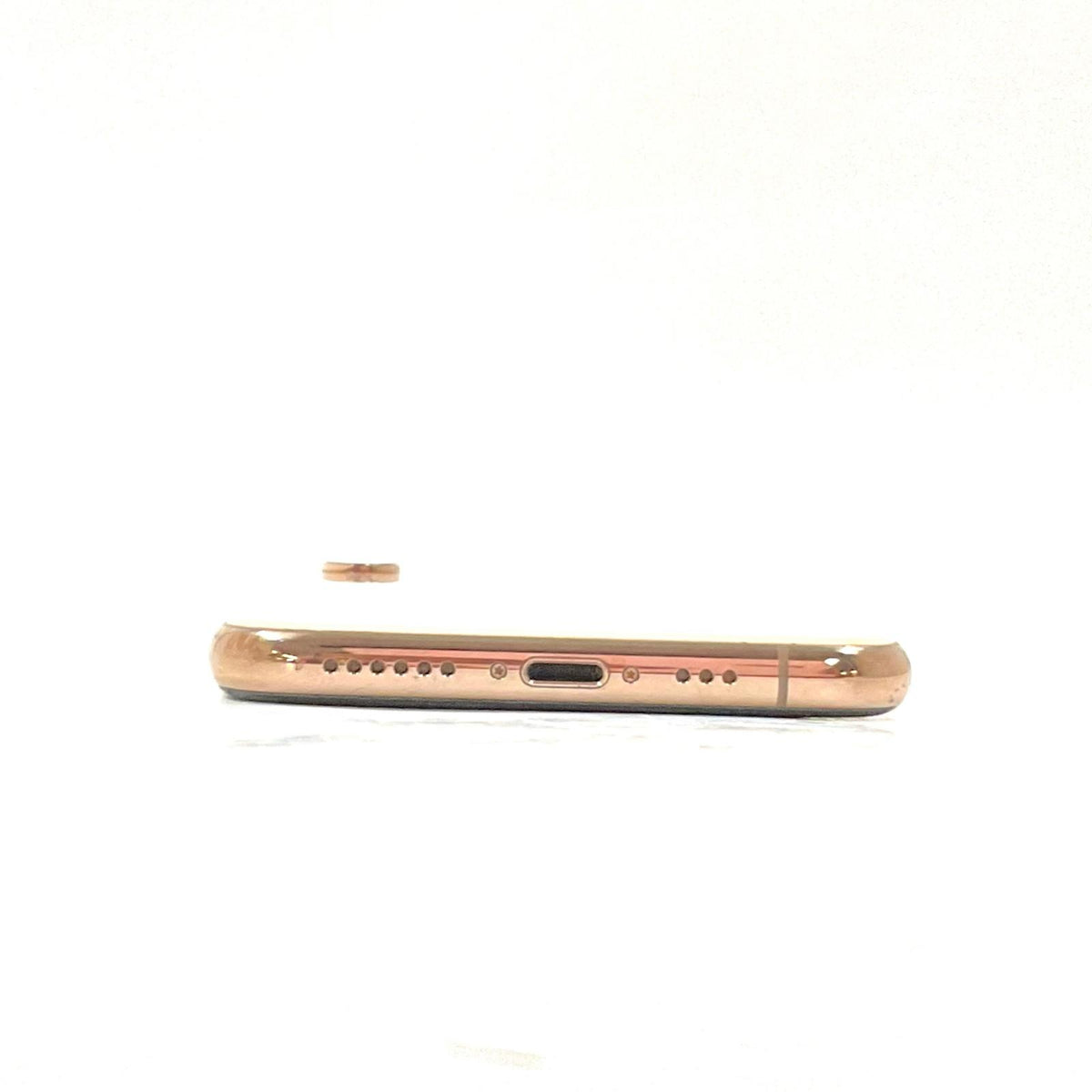 【全額返金保証】【最速発送】Apple iPhone iPhone XS 64GB ゴールド docomo 白ロム 動作確認済 68%
