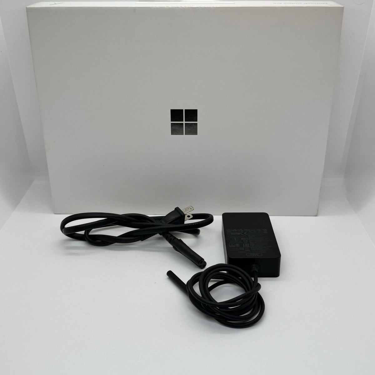 【全額返金保証】【最速発送】Microsoft Surface Pro 第11世代 2076 Snapdragon(R) X 10-core X1P64100 @3.40GHz 16GB SSD 512GB 96% 美品 動作確認済