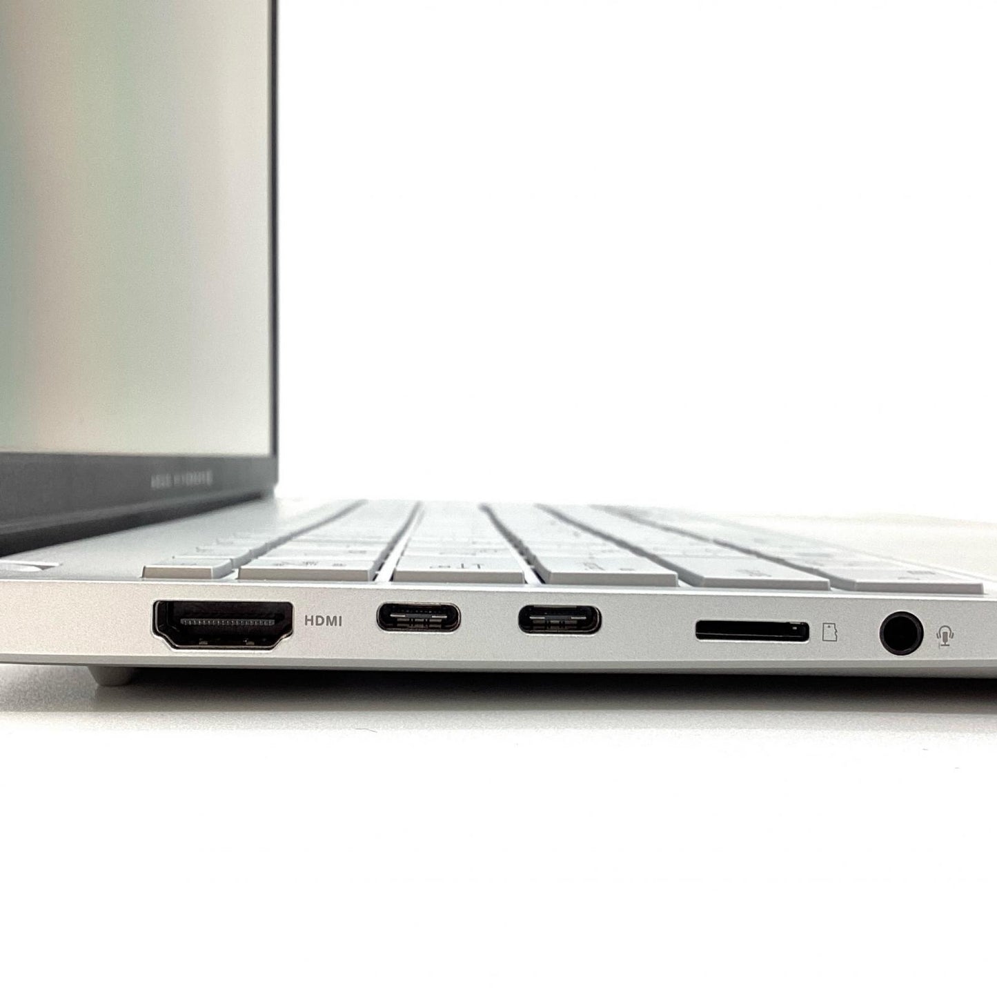 【全額返金保証】【最速発送】ASUS VIVOBOOK S5507Q Snapdragon X Elite-X1E78100 Oryon 32GB M.2 SSD 1TB 97.7% 超美品 動作確認済