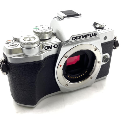 【全額返金保証】【最速発送】OLYMPUS デジタル一眼 OM-D E-M10 MarkIII シルバー 美品 動作確認済