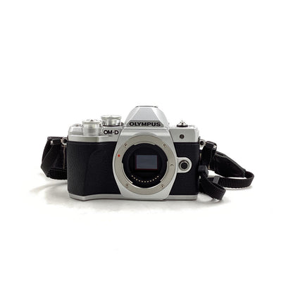 【全額返金保証】【最速発送】OLYMPUS デジタル一眼 OM-D E-M10 Mark III シルバー 美品 動作確認済
