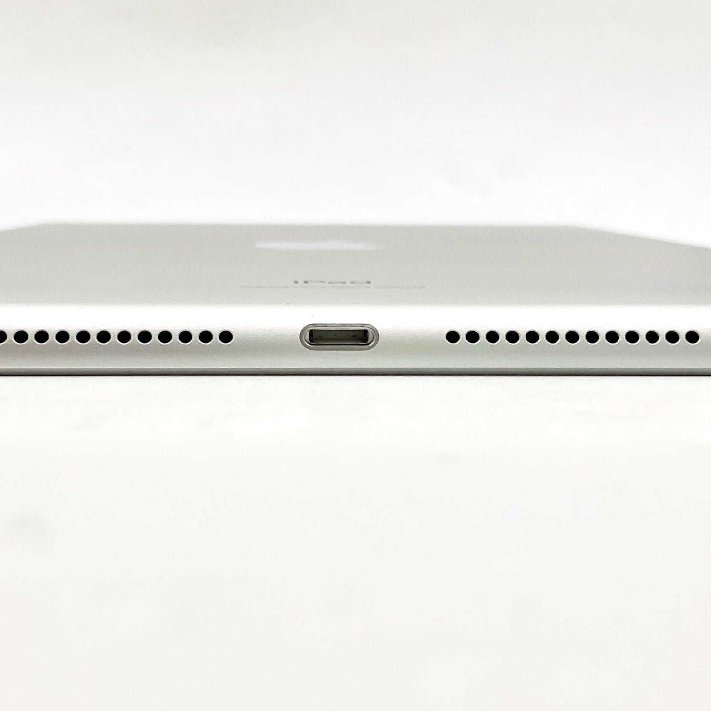 【全額返金保証】【最速発送】Apple iPad iPad 10.2インチ 第8世代 32GB シルバー Wi-Fi 美品 動作確認済