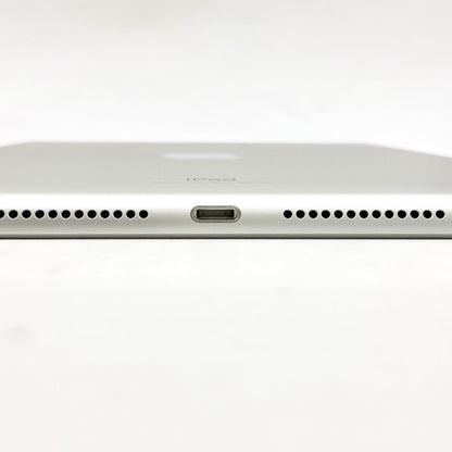 【全額返金保証】【最速発送】Apple iPad iPad 10.2インチ 第8世代 32GB シルバー Wi-Fi 美品 動作確認済