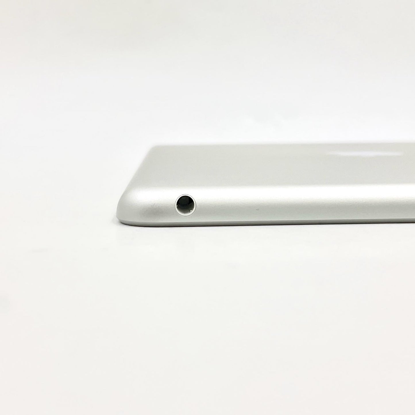 【全額返金保証】【最速発送】Apple iPad iPad 10.2インチ 第8世代 32GB シルバー Wi-Fi 美品 動作確認済