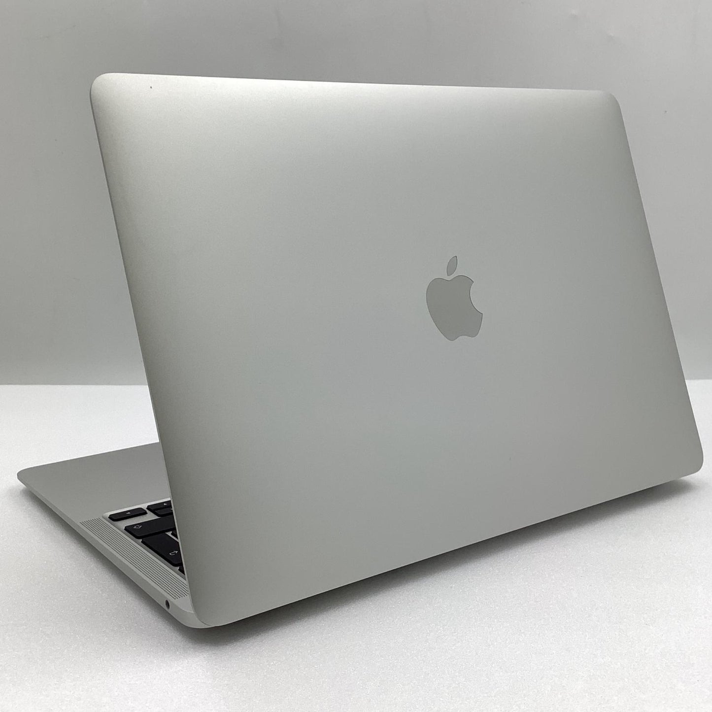 【全額返金保証】【最速発送】Apple MacBook Air Air 13.3インチ 2020 M1 8コア 8GB SSD 256GB シルバー 97% 超美品 動作確認済