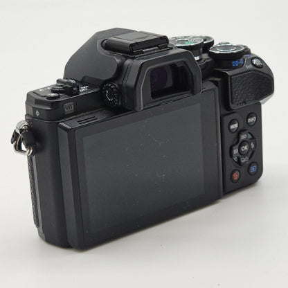 【全額返金保証】【最速発送】OLYMPUS デジタル一眼 OM-D E-M10 Mark III ブラック 動作確認済