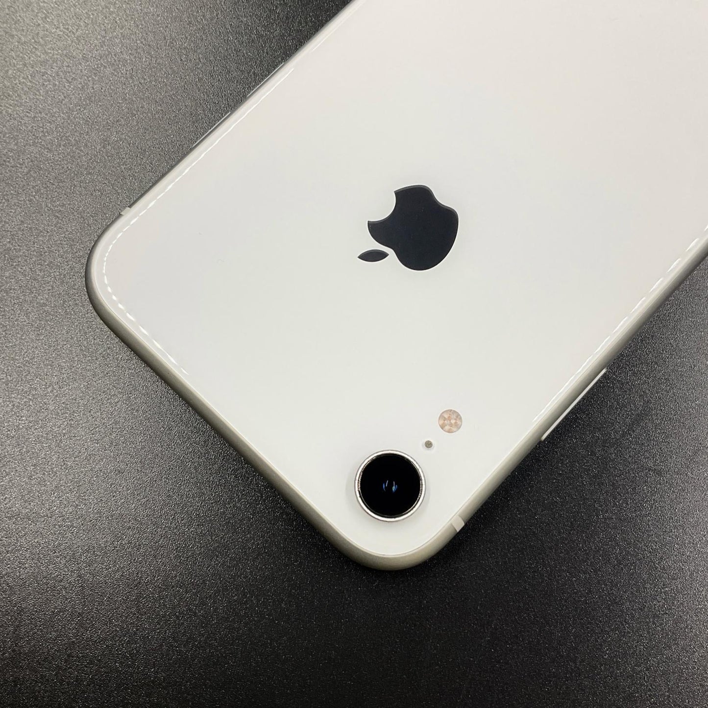 【全額返金保証】【最速発送】Apple iPhone iPhone XR 64GB ホワイト au 白ロム 動作確認済 80%