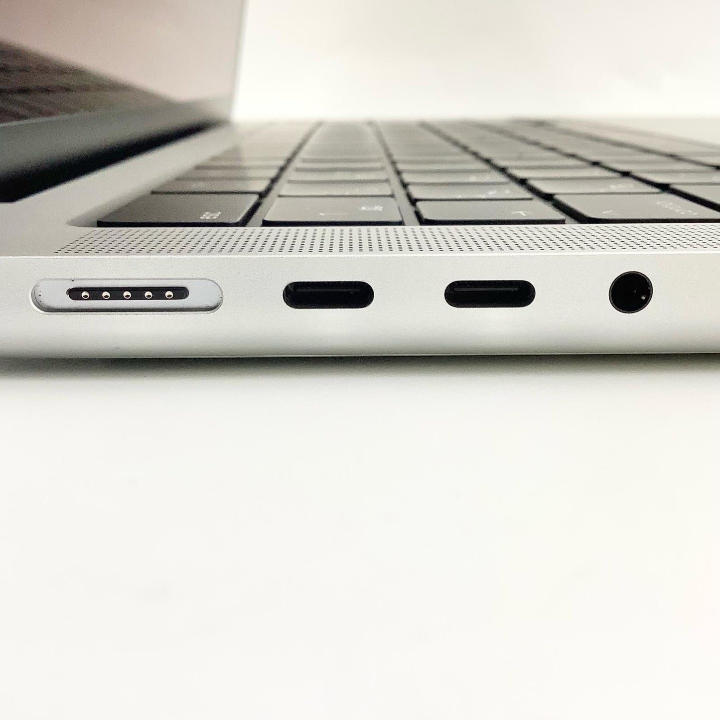 【全額返金保証】【最速発送】Apple MacBook Pro 14インチ 2023 Apple M2 Pro 16GB SSD 512GB シルバー 100% 超美品 動作確認済