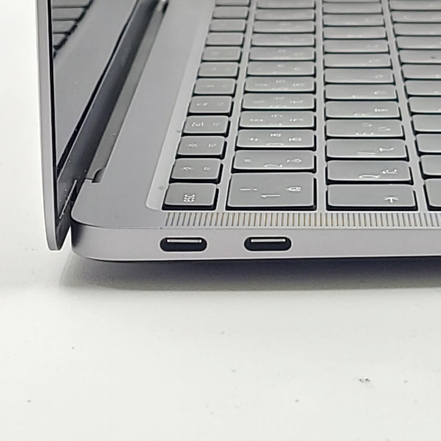 【全額返金保証】【最速発送】Apple MacBook Air 13.3インチ 2020 Apple M1 8GB SSD 256GB スペースグレイ 95% 動作確認済