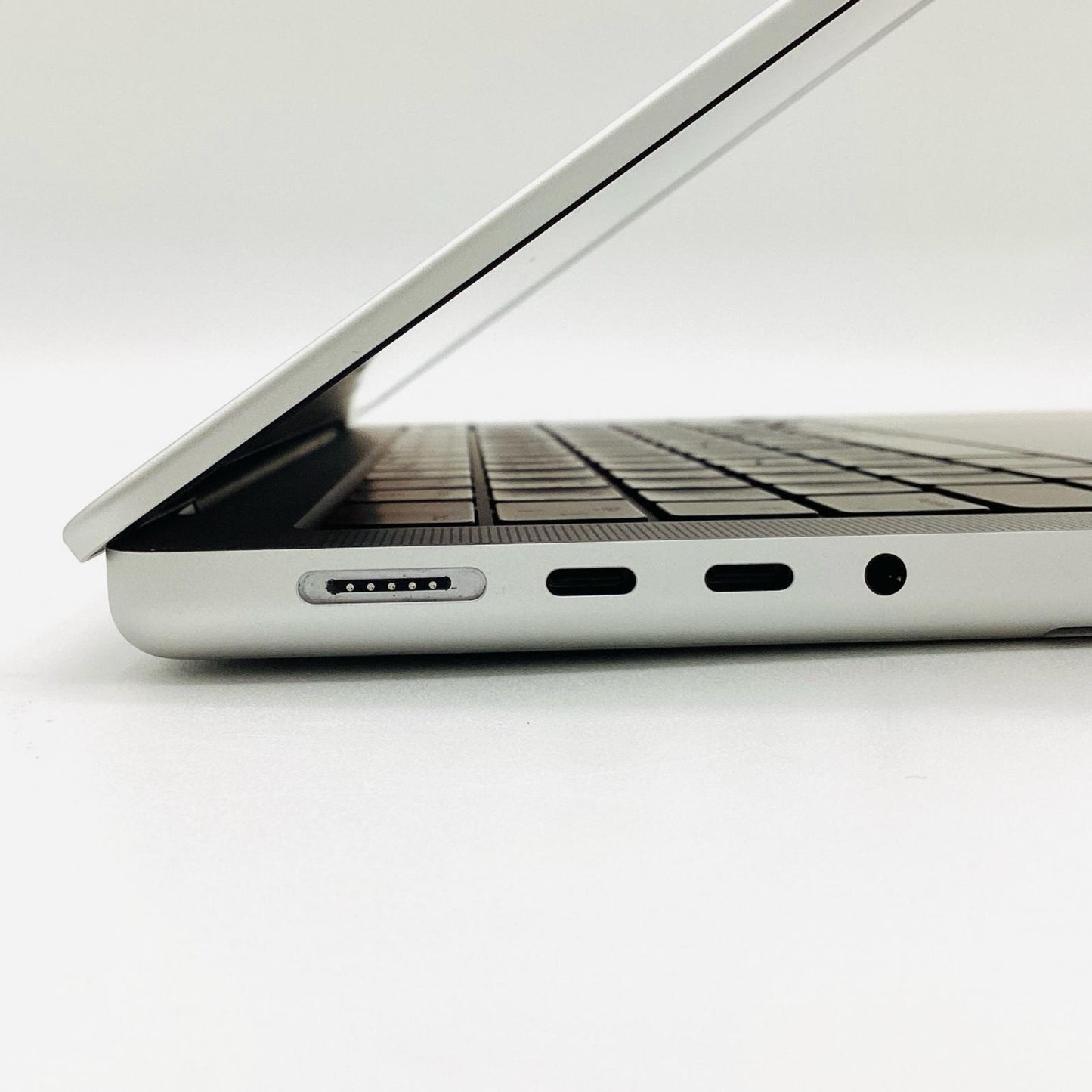 【全額返金保証】【最速発送】Apple MacBook Pro 14インチ 2023 Apple M3 Pro 18GB SSD 512GB シルバー 100% 超美品 動作確認済