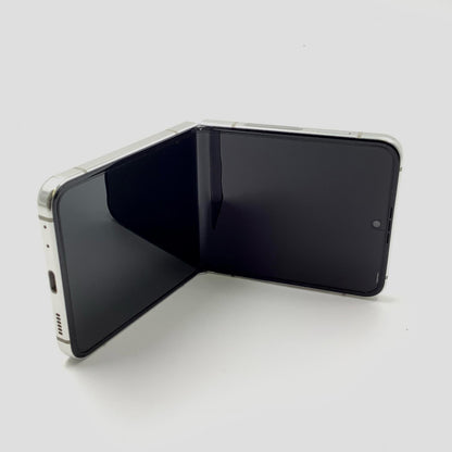 【最速発送】SAMSUNG Galaxy Z Flip 5 256GB クリーム au SCG23【難有】