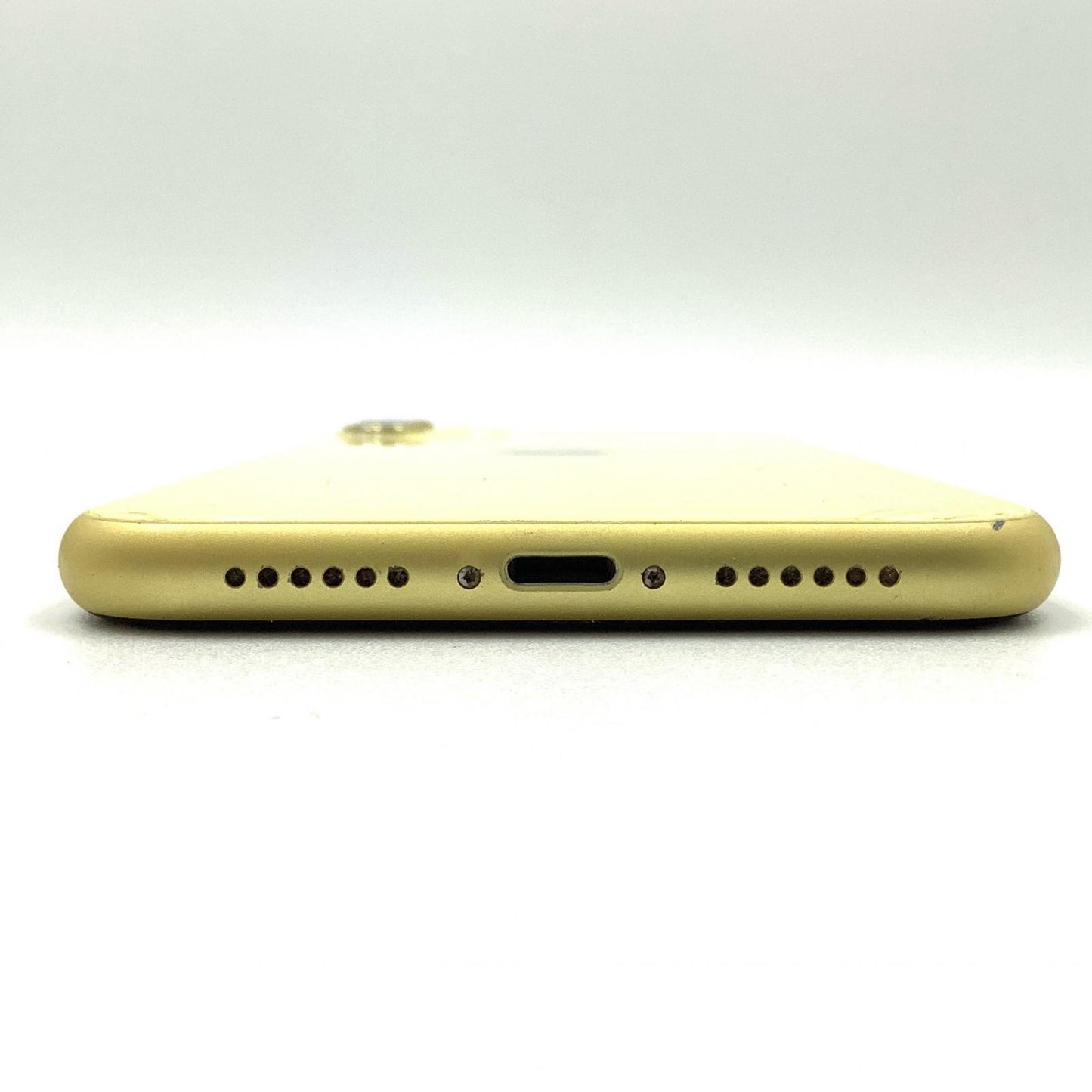 【全額返金保証】【最速発送】Apple iPhone iPhone 11 64GB イエロー au 白ロム 動作確認済 78%