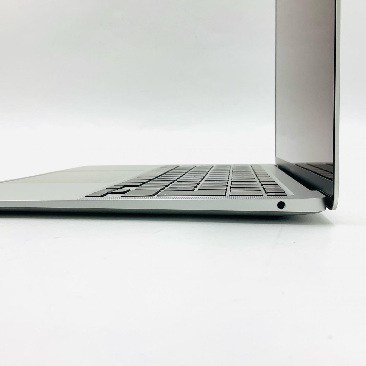 【全額返金保証】【最速発送】Apple MacBook Air 13.3インチ 2020 Apple M1 8GB SSD 256GB シルバー 100% 美品 動作確認済