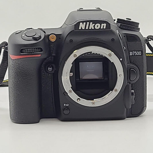 【全額返金保証】【最速発送】Nikon デジタル一眼 D7500 ボディ ブラック 美品 動作確認済