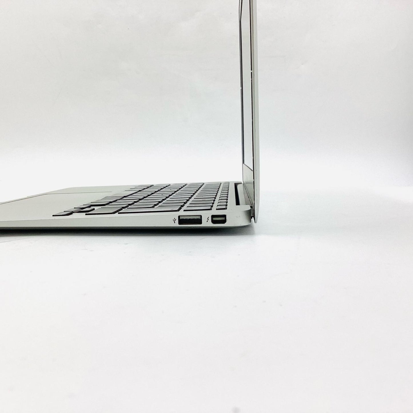 【最速発送】Apple MacBook Air 11.6インチ 2013 intel core i5 4GB SSD 128GB シルバー 77.8%【難有】