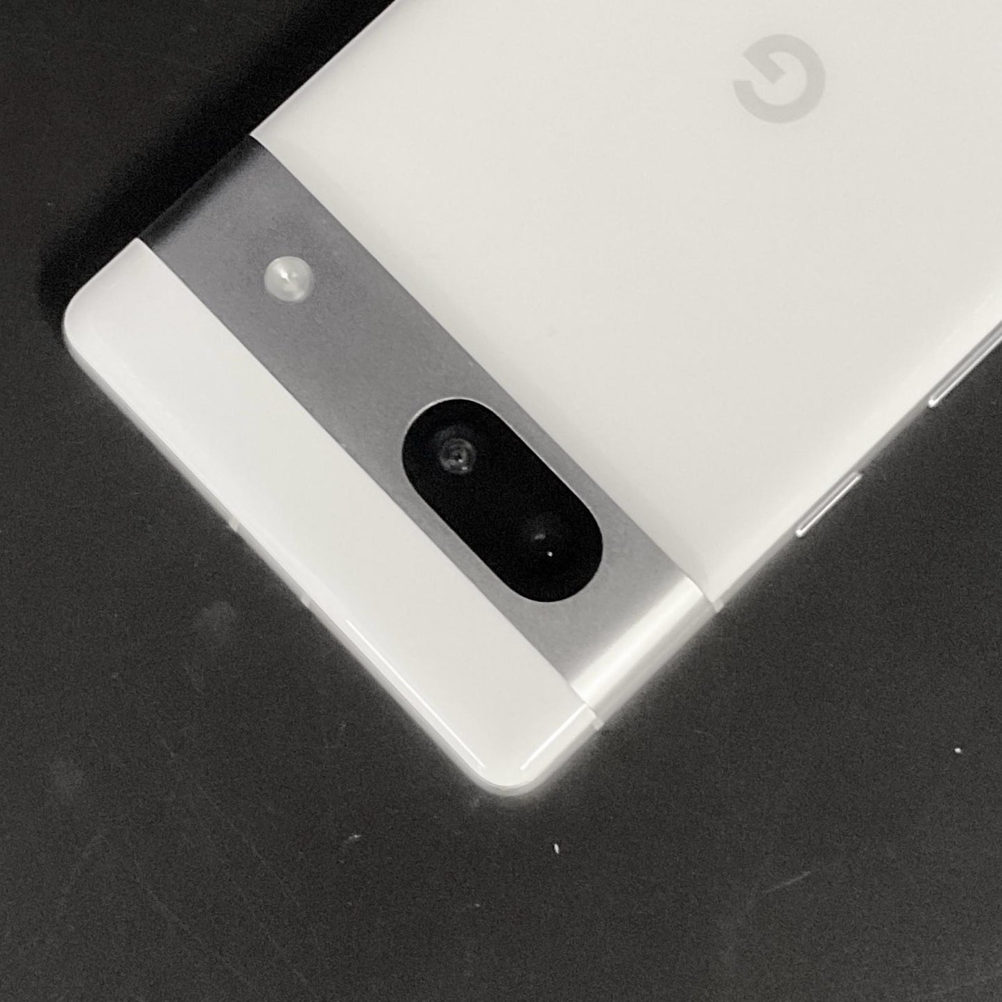【全額返金保証】【最速発送】Google Pixel 7a 128GB スノー docomo G82U8 動作確認済
