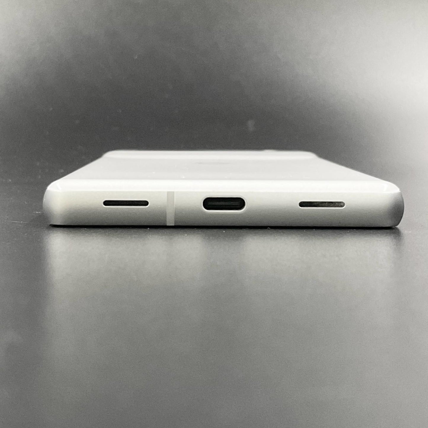 【全額返金保証】【最速発送】Google Pixel 7a 128GB スノー docomo G82U8 動作確認済