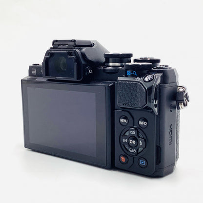 【全額返金保証】【最速発送】OLYMPUS デジタル一眼 OM-D E-M10 Mark III ボディ ブラック 美品 動作確認済