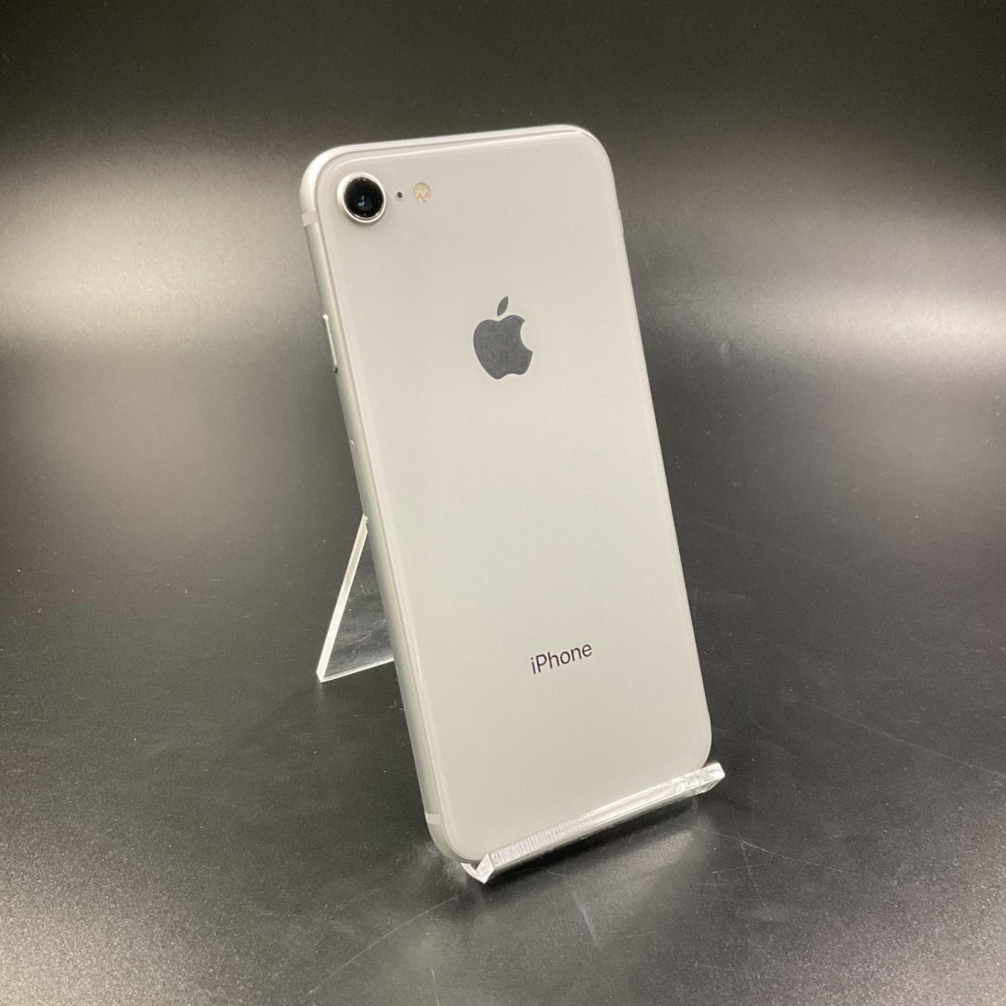 【全額返金保証】【最速発送】Apple iPhone iPhone 8 64GB シルバー docomo 白ロム 動作確認済 77%