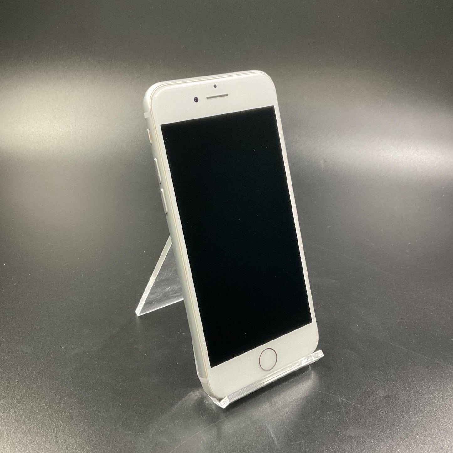 【全額返金保証】【最速発送】Apple iPhone iPhone 8 64GB シルバー docomo 白ロム 動作確認済 77%