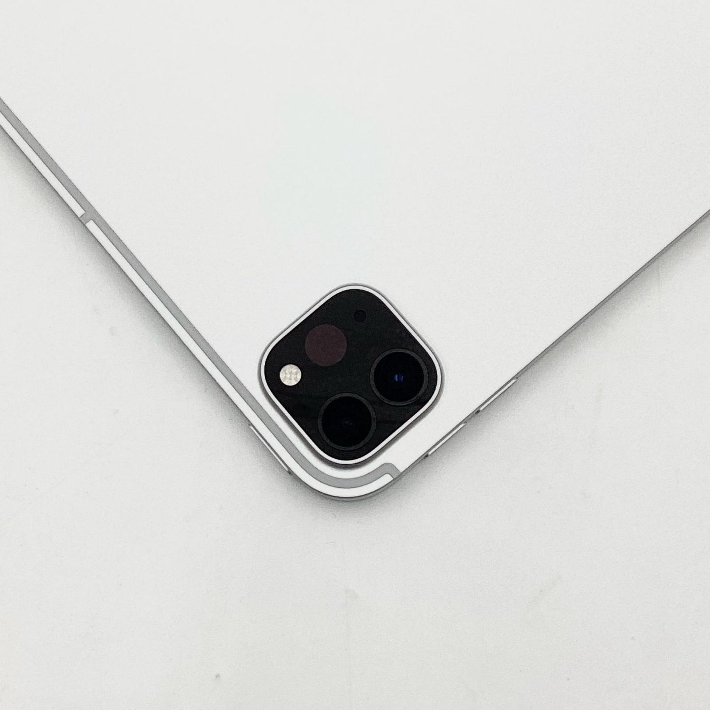 【全額返金保証】【最速発送】Apple iPad Pro 12.9インチ 第6世代 256GB シルバー WiFi+Cellular docomo SIMフリー 白ロム 美品 動作確認済