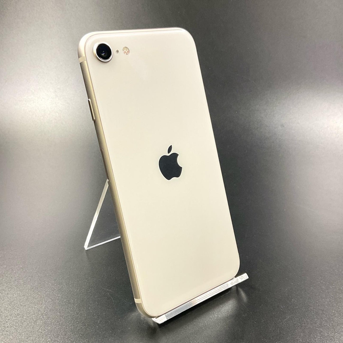 【全額返金保証】【最速発送】Apple iPhone iPhone SE（第3世代） 64GB スターライト au 白ロム 動作確認済 84%