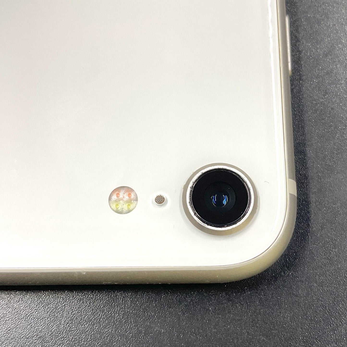 【全額返金保証】【最速発送】Apple iPhone iPhone SE（第3世代） 64GB スターライト au 白ロム 動作確認済 84%