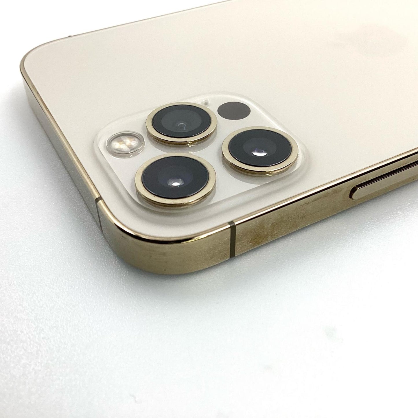 【全額返金保証】【最速発送】Apple iPhone iPhone 12 Pro 256GB ゴールド docomo 白ロム 動作確認済 80%