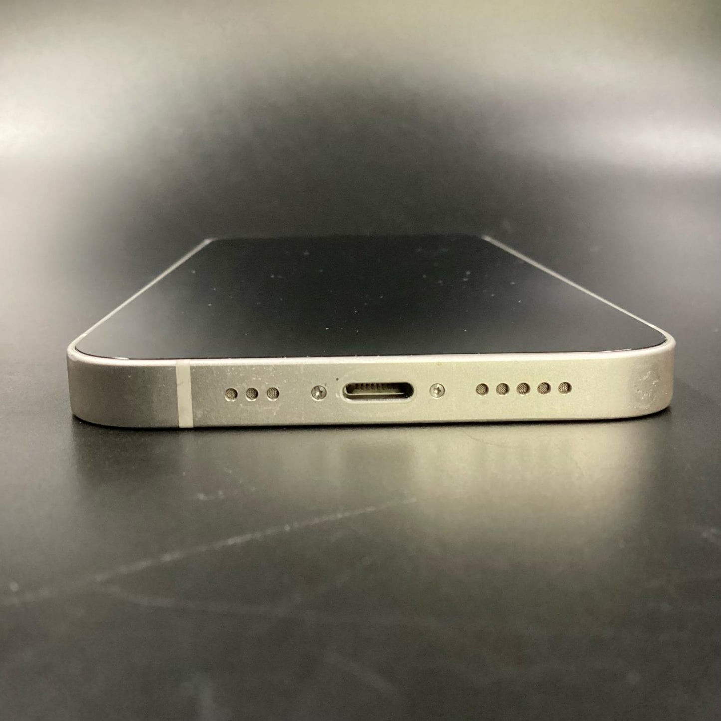 【全額返金保証】【最速発送】Apple iPhone iPhone 13 128GB スターライト docomo 動作確認済 82%