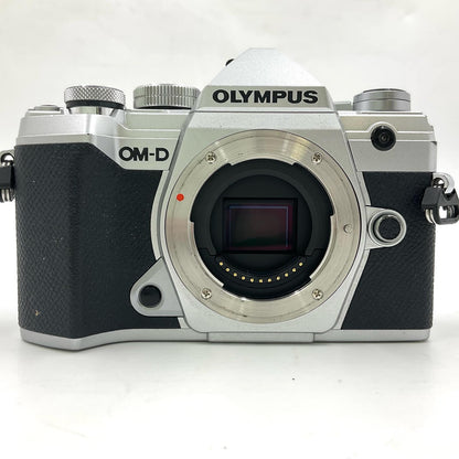 【全額返金保証】【最速発送】OLYMPUS デジタル一眼 OM-D E-M5 Mark III シルバー 動作確認済