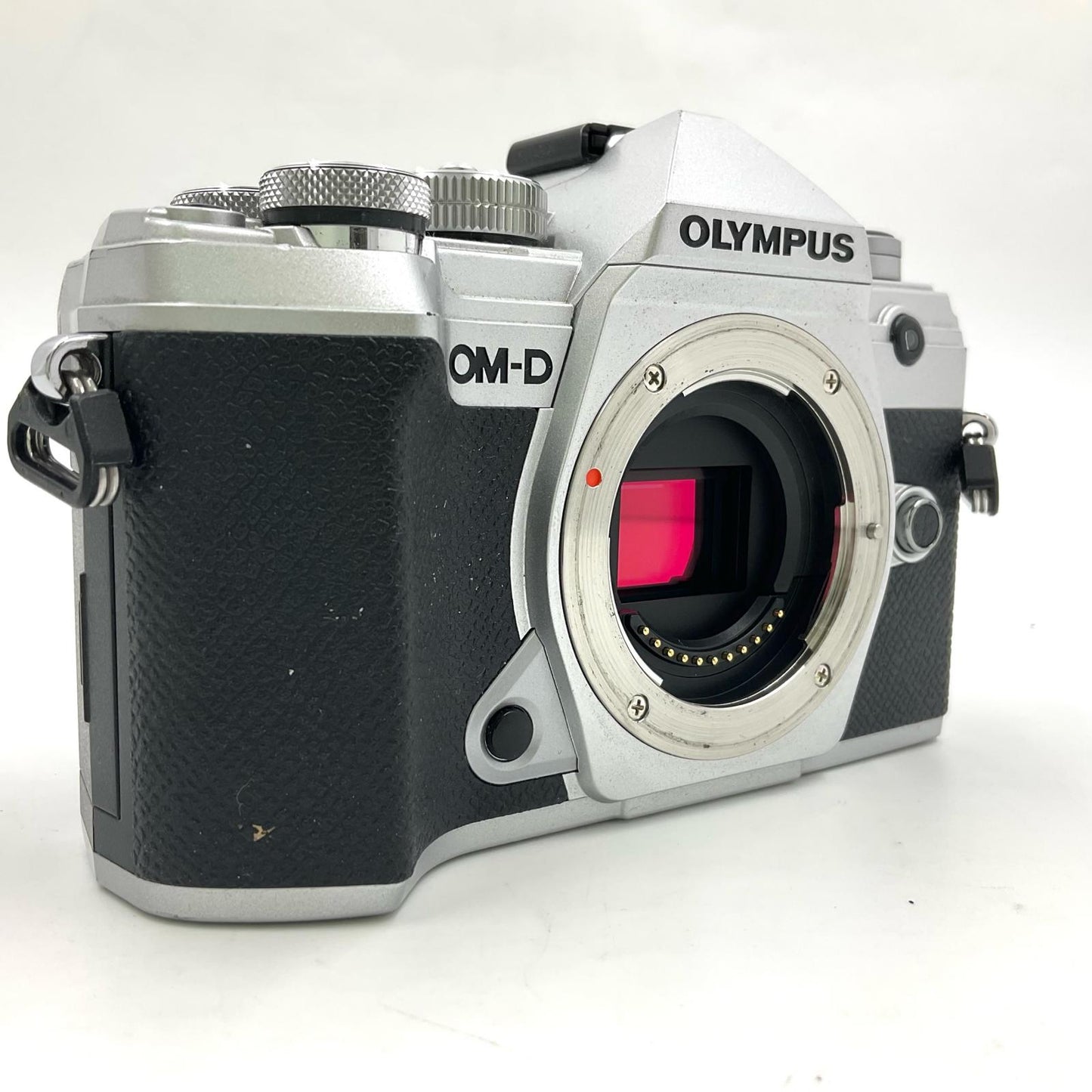 【全額返金保証】【最速発送】OLYMPUS デジタル一眼 OM-D E-M5 Mark III シルバー 動作確認済