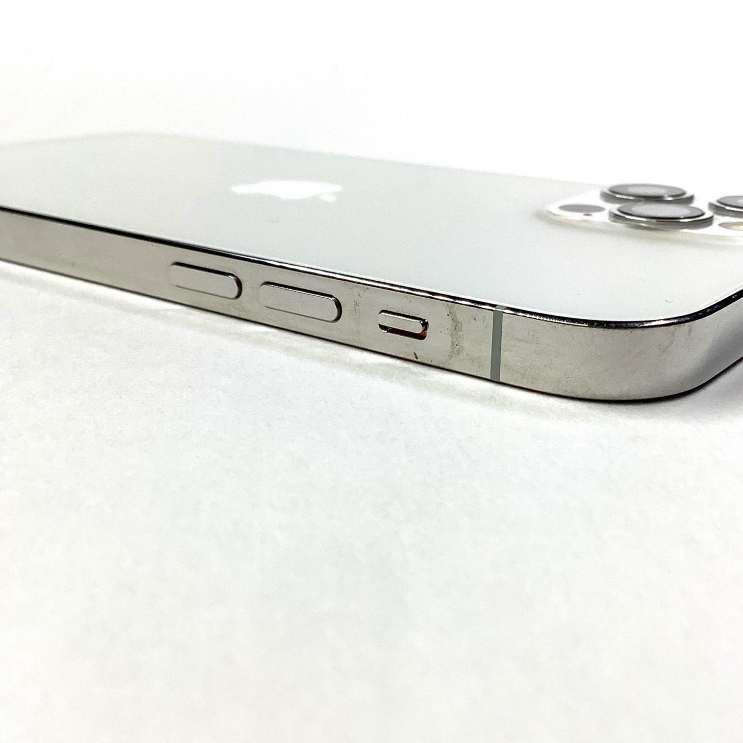 【全額返金保証】【最速発送】Apple iPhone iPhone 12 Pro 128GB シルバー au 動作確認済 77%